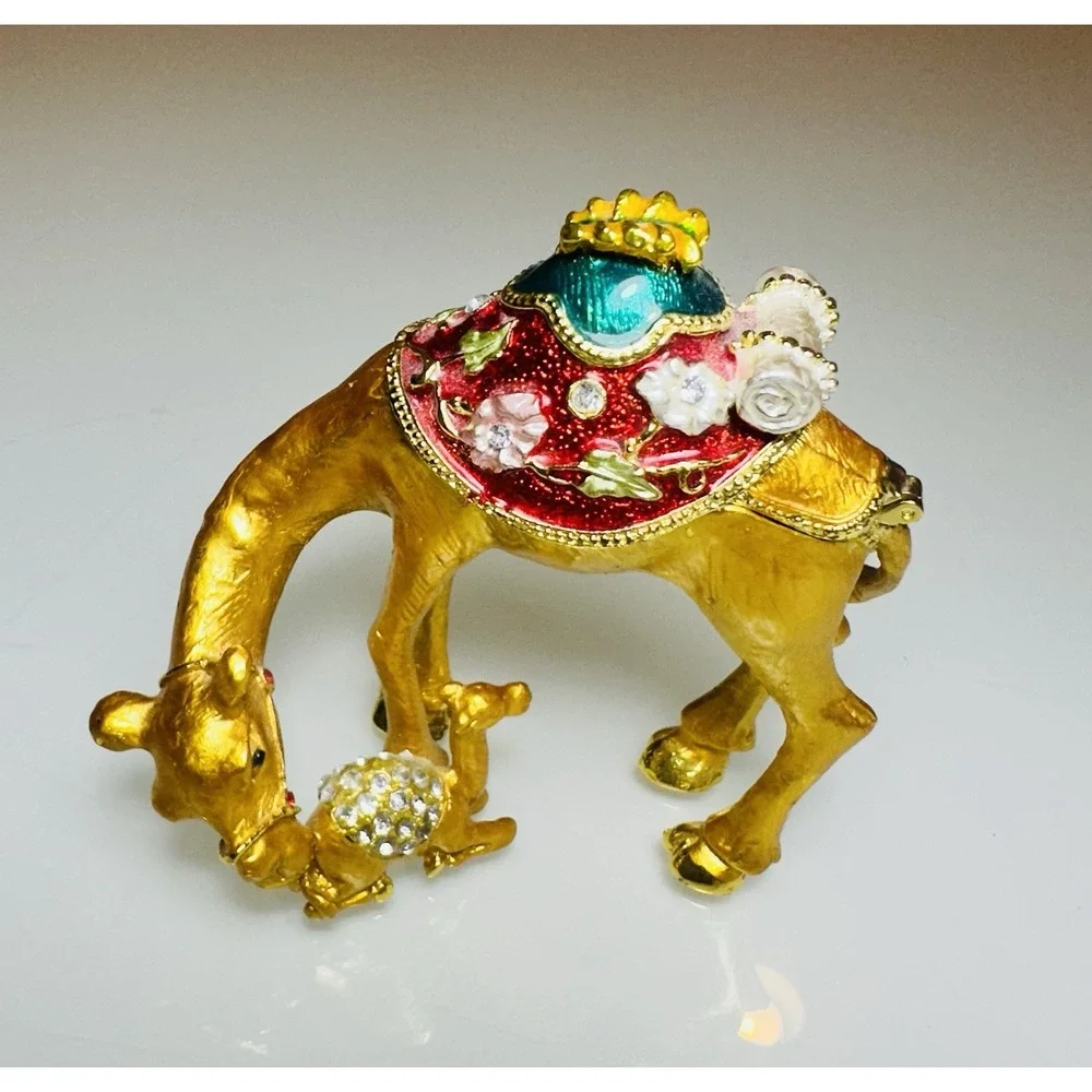 Beautiful Rhinestone Camel With Child 4